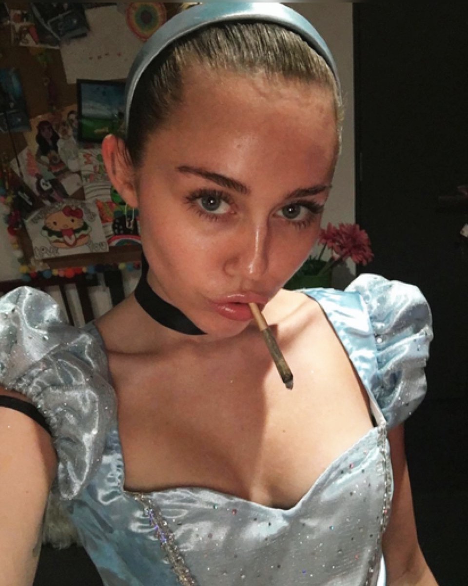 almostfriday_'s tweet photo. Me too Miley, me too https://t.co/NI8kuwL8B6
