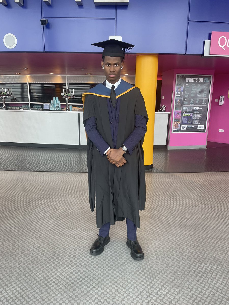 PxpiChulo's tweet photo. 🎓 Graduated with a Masters in International Commercial Law from the University of Salford Manchester on July 9th, 2024.  

God is the greatest. 🦅❤️ https://t.co/LgCgc3PIt8