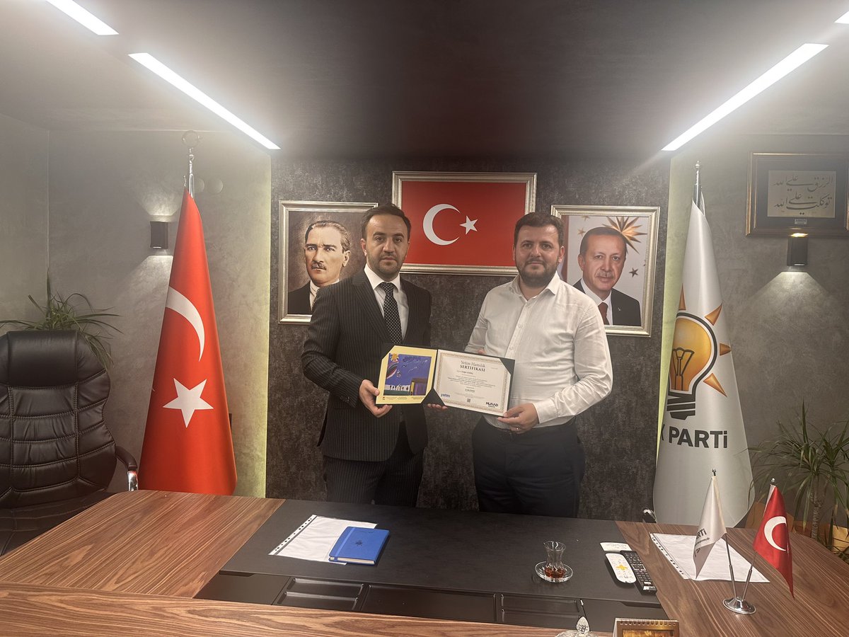 Odunpazarı İlçe Başkanı  Engin Vural’a hayırlı olsun ziyaretinde bulunduk. Değerli başkanımıza yeni görevinde başarılar diliyoruz.