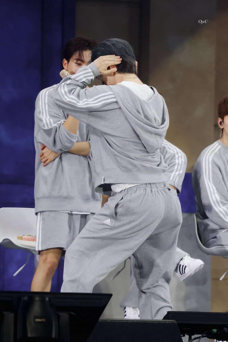 OptUScoups's tweet photo. 240724

😳😳😳

#에스쿱스 #SCOUPS
#승철 #최승철 
#세븐틴  #SEVENTEEN  
@pledis_17 https://t.co/AFbkQCaZlE