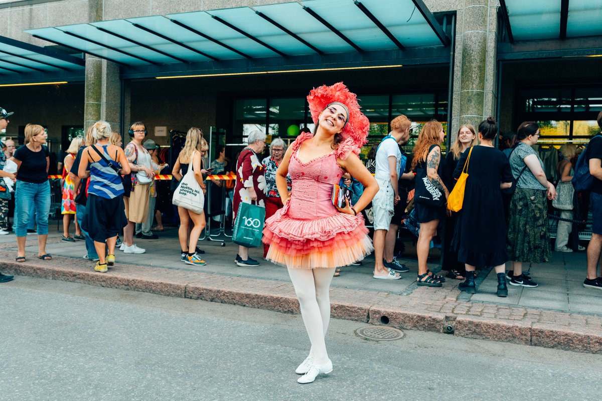 Supersuosittu @oopperabaletti kirppis tekee paluun Taiteiden yöhön! 🎉 Tule tekemään löytöjä puvuston aarteista 15.8. klo 17 alkaen. 

Myöhemmin illalla Oopperalla on luvassa Joutsenlammen ja Reininkullan ulkoilmaleffanäytökset 🌙

📸: Petri Anttila

#taiteidenyö #juhlaviikot