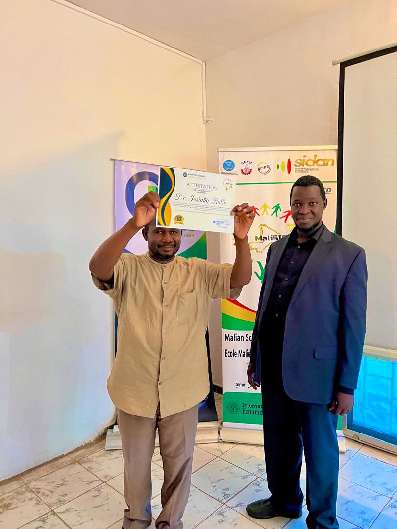 ISOC MALI, le chapitre malien d'Internet Society (@isocml) on Twitter photo 🎓🎊👏 #MaliSIG 5 | Cérémonie de Clôture
Gratitude et attestations pour nos brillants intervenants ! <a href="/kbakary/">Bakary KOUYATE</a> , président d'ISOC MALI, a exprimé sa reconnaissance pour leur disponibilité et la qualité de leurs contributions. MERCI à tous et rendez-vous aux prochaines éditions! 🎓🎊👏 #MaliSIG 5 | Cérémonie de Clôture
Gratitude et attestations pour nos brillants intervenants ! <a href="/kbakary/">Bakary KOUYATE</a> , président d'ISOC MALI, a exprimé sa reconnaissance pour leur disponibilité et la qualité de leurs contributions. MERCI à tous et rendez-vous aux prochaines éditions!