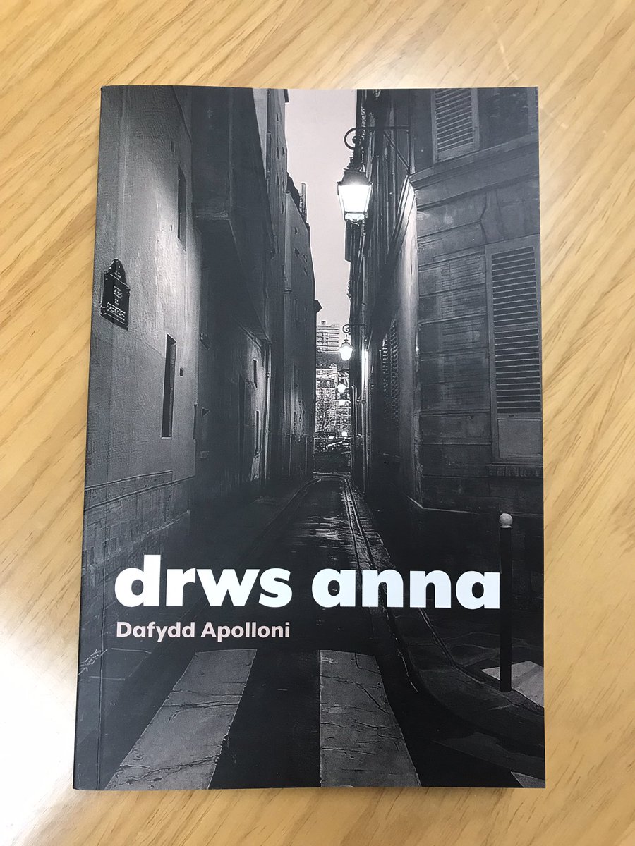 Darlleniadau gwyliau: sorted 🤓 edrych ymlaen i fynd i’r afael â gwaith meistrolgar dau gydweithiwr talentog tu hwnt! <a href="/doctorpreds/">Dr Peredur Glyn Webb-Davies 🏳️‍🌈🏳️‍⚧️</a> <a href="/YLolfa/">Y Lolfa</a> <a href="/CarregGwalch/">Gwasg Carreg Gwalch</a>