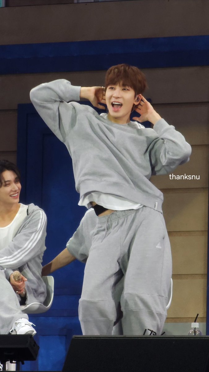 heybabydeul's tweet photo. CARATLAND                                    CARATLAND
2023                                                   2024 https://t.co/FZkOSsM0ch
