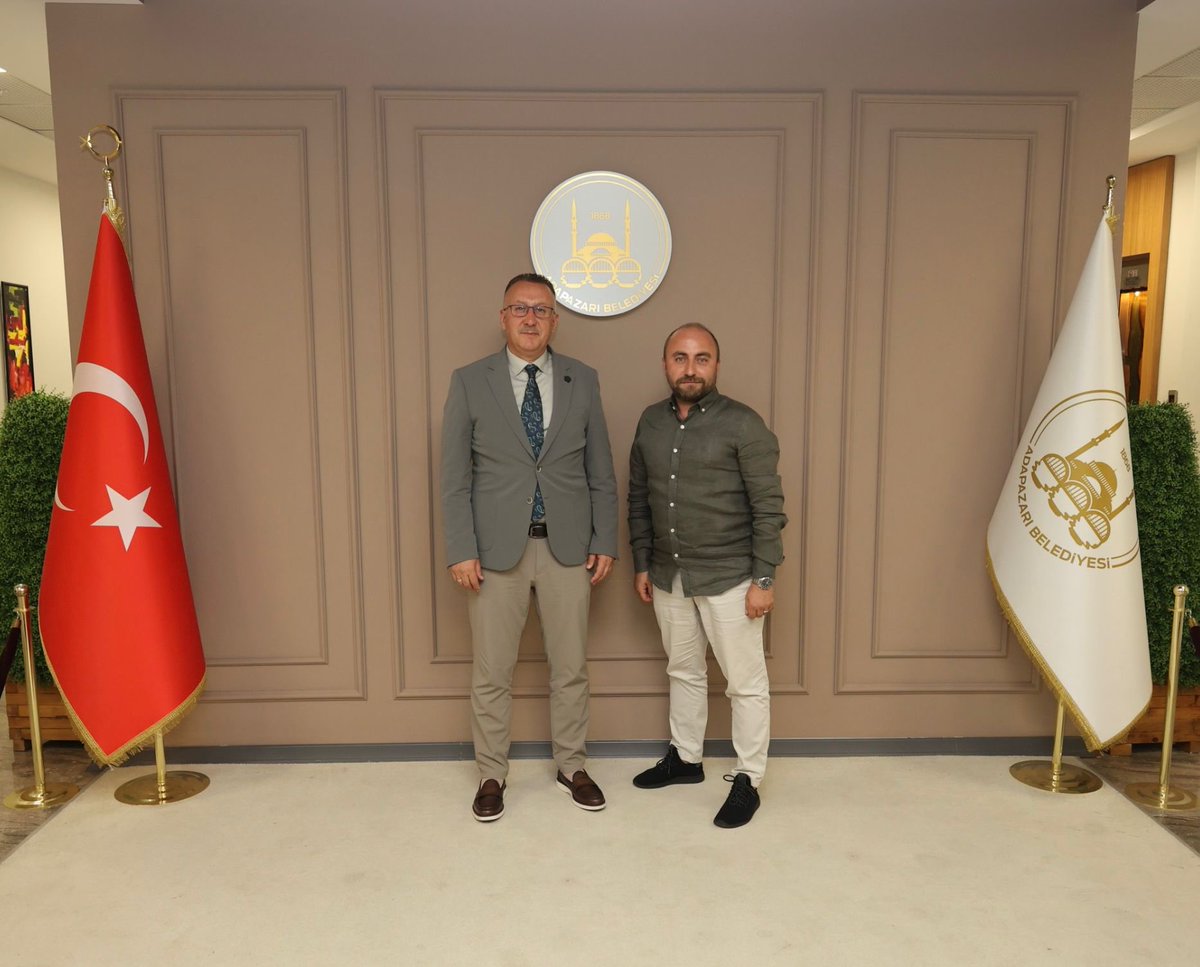 Şehir Haber ve Şehir FM'in Genel Yayın Koordinatörü Aziz Güvener'i Adapazarı Belediyemizde misafir ettim. Nezaketi için teşekkür ediyor, çalışmalarında kolaylıklar diliyorum.