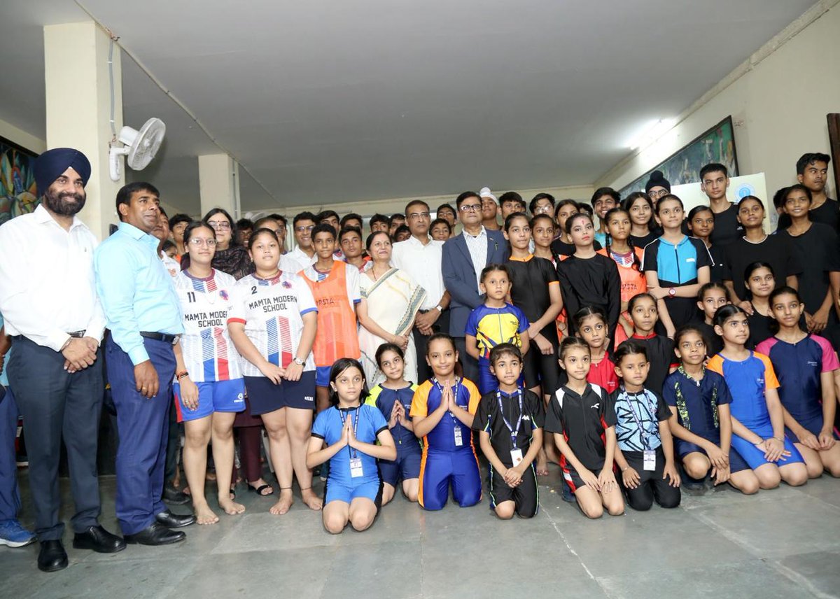 The Inaugural Ceremony of Sports Day under Shiksha Saptah was held at Navyug School, Sarojini Nagar, Delhi, on 24.07.2024. Organized by CBSE, the event was graced by Sh. Sanjay Kumar, Secretary, DoSEL, Ministry of Education, Govt. of India, as the Chief Guest. Other dignitaries