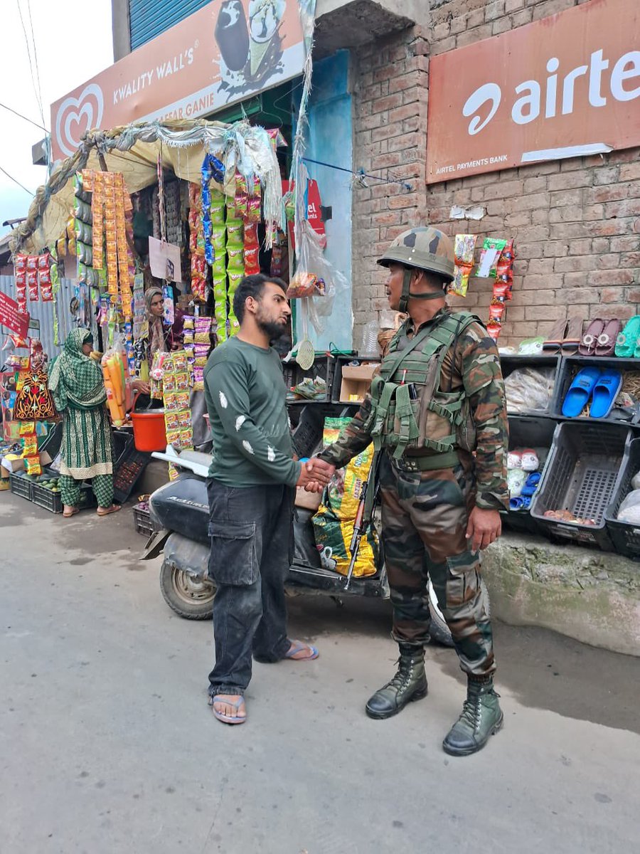 WularBattalion's tweet photo. In order to extend the outreach of the Indian Army to strengthen the bonding with locals and to maintain peace and brotherhood in the valley, Kulus Army Camp of WULAR BATTALION took out KHAIRIYAT PATROL. https://t.co/yNoi3IdNi4