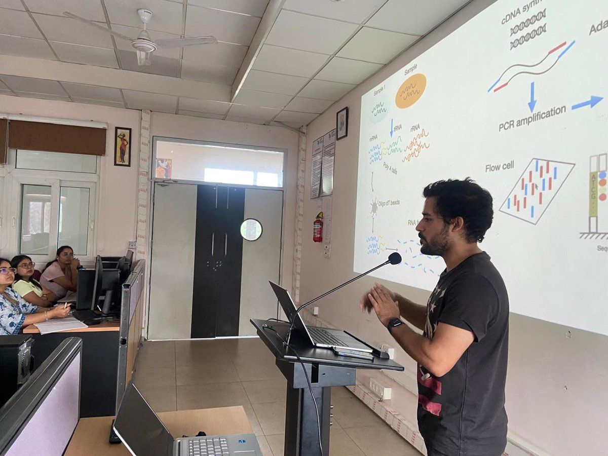 IITJammu's tweet photo. Summer School on #Bioinformatics continues at IIT Jammu!
Day 4 focused on #RNAseq & #NextGenSequencing techniques. Participants got hands-on with command-line tools for data analysis like #FastQC & #DEBrowser. #LearningPython #DataScience #iitjammu #SummerSchool https://t.co/6aYtNmiOue