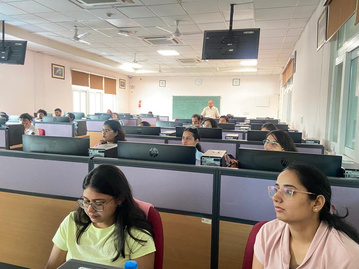 IITJammu's tweet photo. Summer School on #Bioinformatics continues at IIT Jammu!
Day 4 focused on #RNAseq & #NextGenSequencing techniques. Participants got hands-on with command-line tools for data analysis like #FastQC & #DEBrowser. #LearningPython #DataScience #iitjammu #SummerSchool https://t.co/6aYtNmiOue