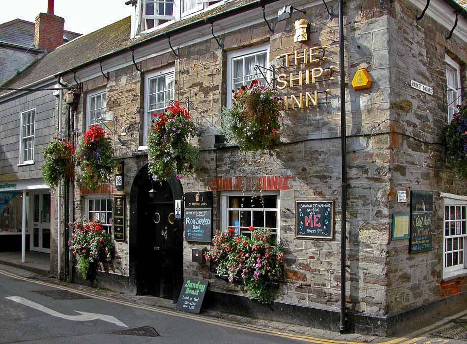 TheBBDirectory's tweet photo. π The Ship Inn invites guests to enjoy the charm of a traditional Cornish inn. Visitors can savour local real ales, delight in locally sourced home-cooked dishes, and relax in comfortable guest rooms.
https://t.co/NYuIyzj84X
#Cornwall #Mevagissey #LocalAles #Food #Accommodation https://t.co/JsSAEfj5th