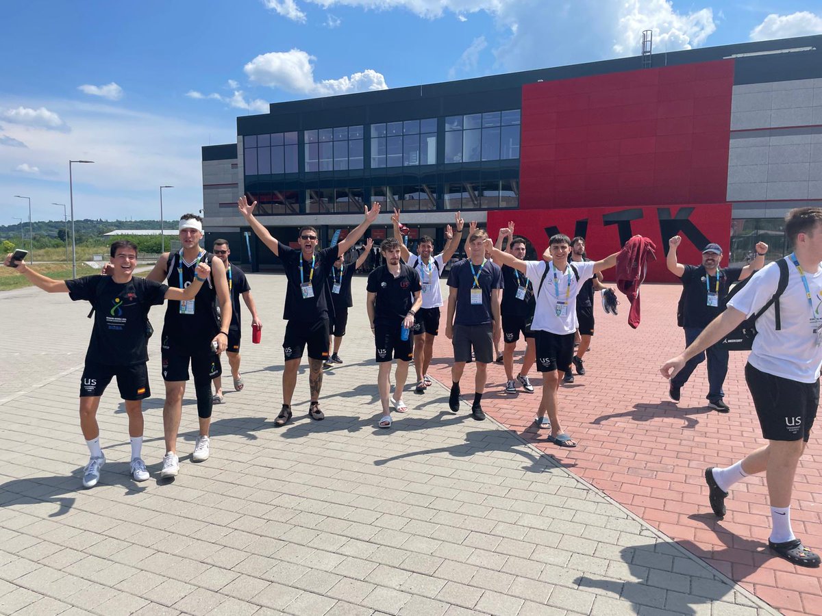 📰#EUG2024🏀| ¡Qué equipazo! Con bronce🥉, máximo anotador del campeonato y con el adiós de un capitán galáctico se despide la <a href="/unisevilla/">Universidad de Sevilla</a> del certamen Europeo.

¡Sois una auténtica maravilla! Gracias por tantas alegrías 👏👏

🌐goo.su/Dize