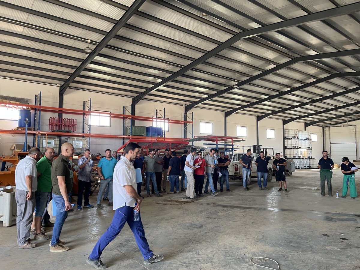 📆 Hoy hemos estado en Guadajira (Badajoz) para celebrar una jornada especial junto a agricultores destacados, técnicos expertos e industrias líderes en la transformación del tomate. 🍅