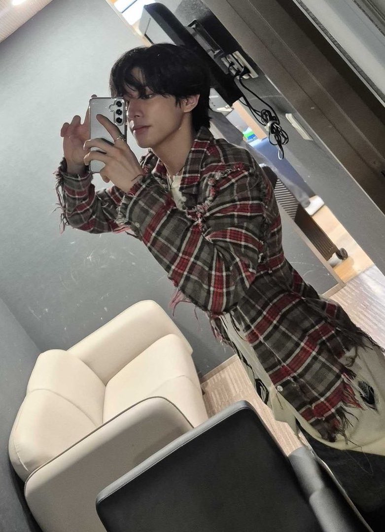 Why do rich people wear ripped clothes 😭