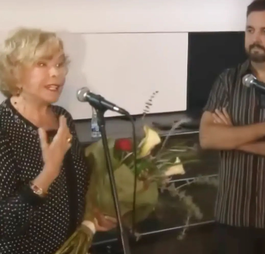 Filmoteca_es's tweet photo. @culturagob @CineICAA Y no olvidamos hoy que #TeresaGimpera -asociada con la Escuela de Barcelona y con la Gauche Divine, ejemplos de la modernidad barcelonesa de los 60 y 70- fue inmejorable madrina en 2017 para nuestra #salaB, por su valentía para intercalar sin prejuicios arte y ensayo con serie B. https://t.co/VYQMTlCd3d