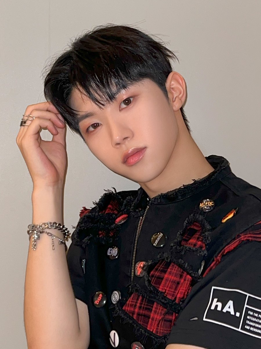 HYUNWOO] 😎ヒョヌと 👹ヒョヌ #xikers #싸이커스 #サイカース