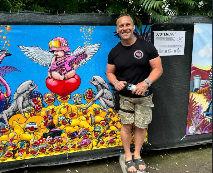 ostragroupcz (@ostragroupcz) on Twitter photo Honza Šádek na Colours of Ostrava opět rozdával radost!
Opět po roce se na ostravském festivalu <a href="/colours_cz/">Colours of Ostrava</a> uskutečnily Colours Art, kde ostravský kreslíř a pastelkový mág Honza Šádek vystavoval přes čtyřicet svých posterů v podobě bannerů. Více zde: bit.ly/4c2Dkad Honza Šádek na Colours of Ostrava opět rozdával radost!
Opět po roce se na ostravském festivalu <a href="/colours_cz/">Colours of Ostrava</a> uskutečnily Colours Art, kde ostravský kreslíř a pastelkový mág Honza Šádek vystavoval přes čtyřicet svých posterů v podobě bannerů. Více zde: bit.ly/4c2Dkad