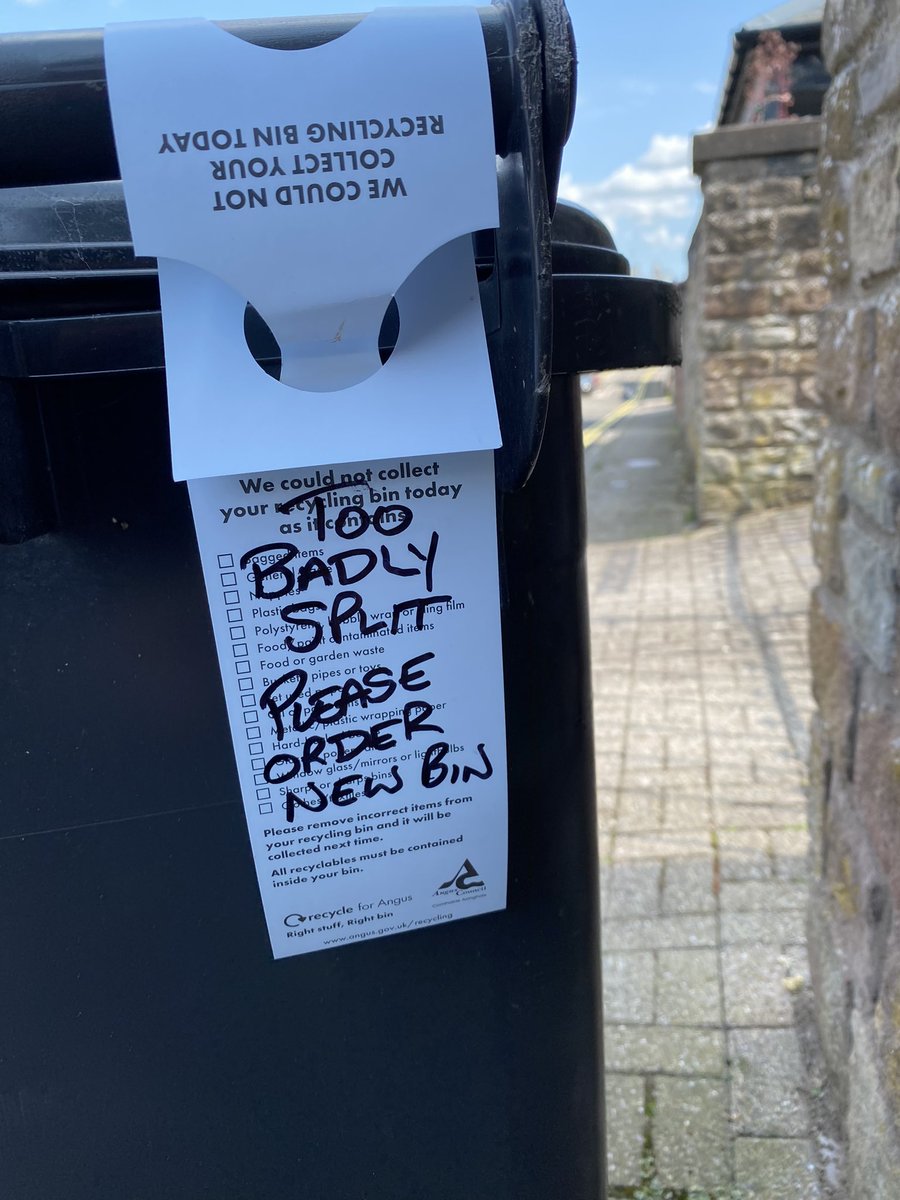 marvinreido15's tweet image. Anything to avoid working - and who split the damn thing, me
putting in my cardboard or council employees hashing the bins all over place #anguscouncil @AngusCouncil #wasters