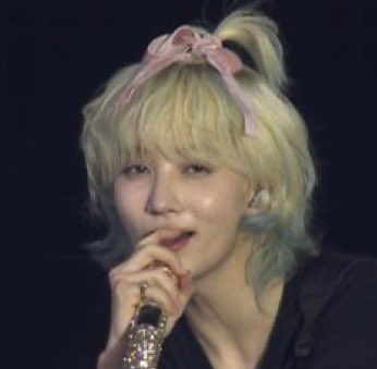 1004ddadu's tweet image. jeonghan and kkuma 😭🎀