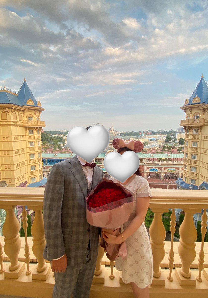natsuki_disney's tweet photo. ランドホテルでプロポーズしてもらいました🥹💍真正面がお城、大好きなマメラグ含めてリゾート全部が見える憧れのお部屋😭🗝️

👦🏻の計画に、サロンやベルデスクのキャストさんたちがみんな協力してくれたらしく…本当に大感謝です🥲夢が叶う場所すぎるよ❕幸せになるぞ〜〜〜〜🫶🏻 https://t.co/v0Tc0LAfyr