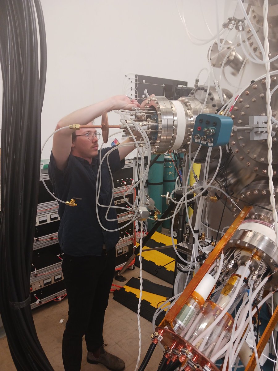 HelicitySpace's tweet photo. A #DayInTheLab at #HelicitySpace! One small step at a time, our expert team innovates, tests &amp; repeats on our mission to increase the efficiency of #spacetravel, ultimately allowing us to expand our in-space capabilities &amp; access new resources. Way to go, team! #FusionPropulsion https://t.co/0G4VMaVLyv