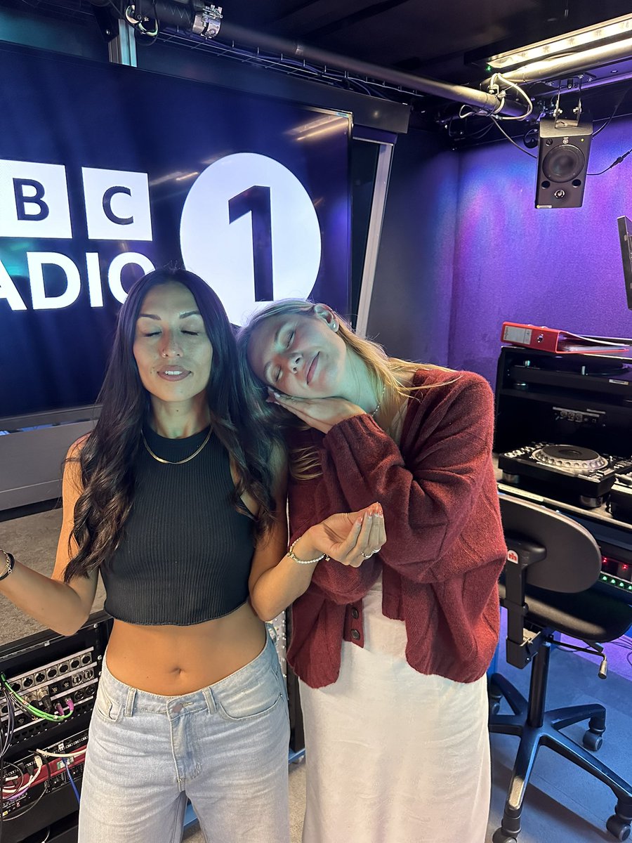 jjiszatt's tweet image. Currently doing the FINAL show on @BBCR1 relax, with my fellow chill queen @sianelerievans. End of an era, doing the relax show was my first regular slot on radio 1, and the stream has been a staple listen for me.

The steam will go silent at 2pm when the show finishes, come hang