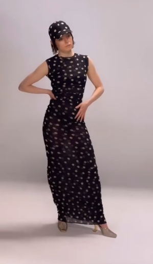 Scavenger_Jakku's tweet photo. Queen she 💖👑🌼#DaisyRidley  #Rollacoaster https://t.co/EHgke7dpFO