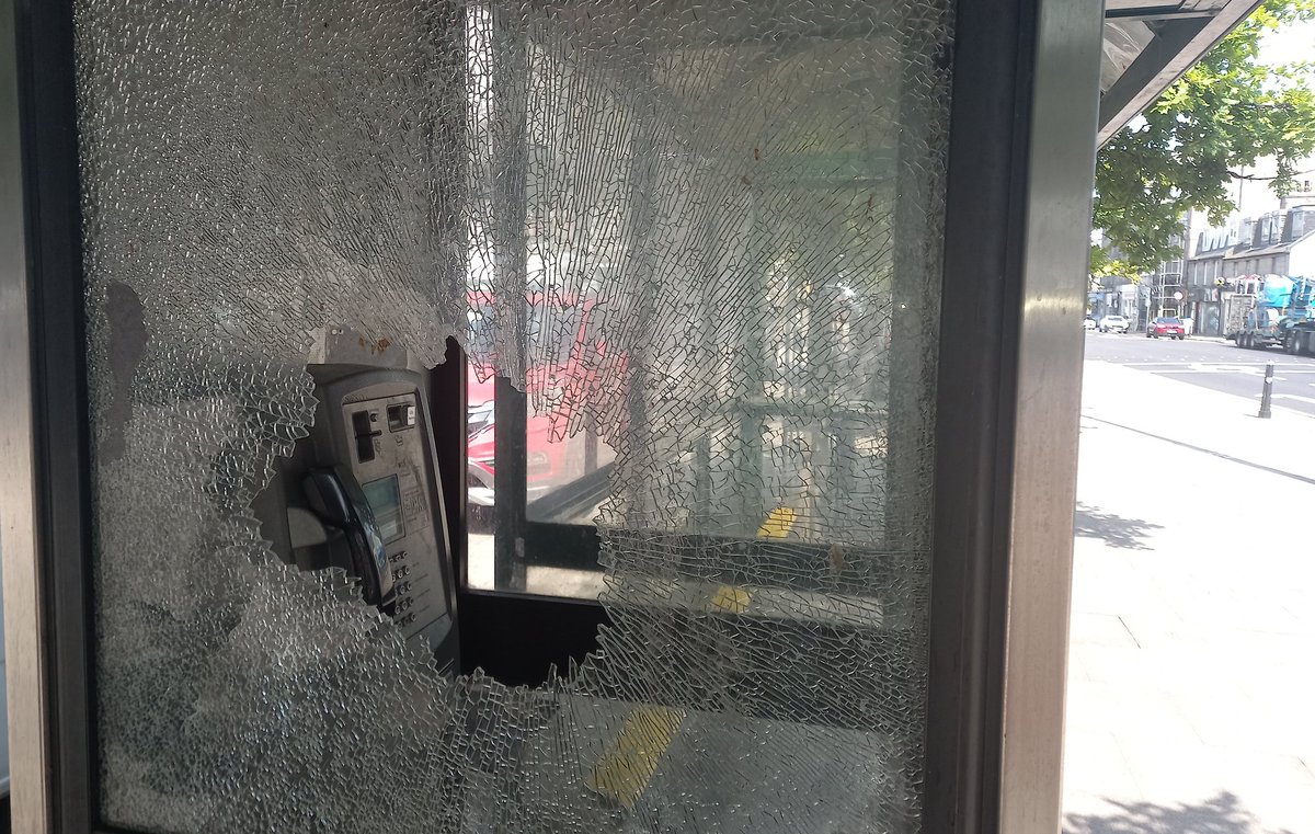 AndyGibsonTV's tweet image. Why do individuals insist on doing this?
Phone Boxes are some people's only method of wider communication.
If they're continually damaged then City Councils will just get rid.
#CriminalDamage #Vandalism #PhoneBox #BrokenWindow #Aberdeen #NorthEast
