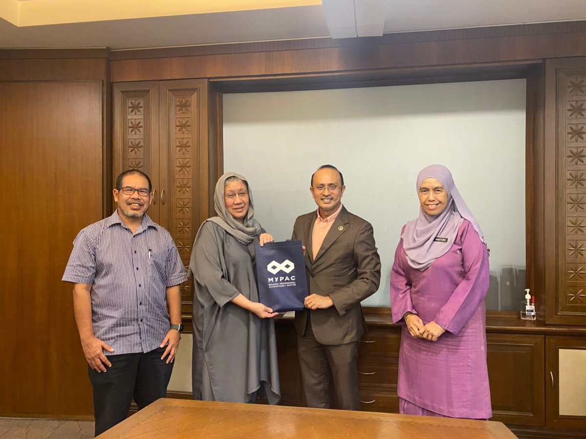 mypacmalaysia's tweet photo. Yesterday, our CEO, YBhg. Datuk Zaiton Mohd Hassan, alongside our distinguished board member, YBhg. Datuk Nik Mohd Hasyudeen Yusoff, engaged in a highly productive courtesy meeting with YBrs. En. Ahmad Dasuki bin Abdul Majid, CEO of PTPTN. 

#MyPAC #Accounting #Scholarship #ACCA https://t.co/jATm9ccRUT