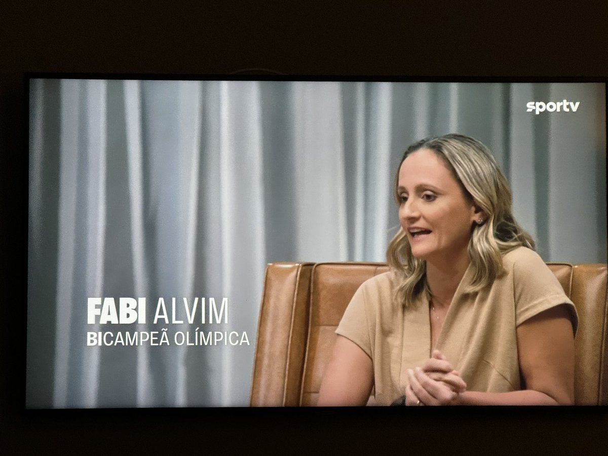 PlauDesign's tweet photo. E o documentário #Bicampeãs, do @sportv? Além de emocionante pacas, ainda usa a Vinila, fonte da #Plau desenhada pela campeã das letras @floradecarvalho.
#fontsinuse #fontesbr https://t.co/9vT24NXGsC