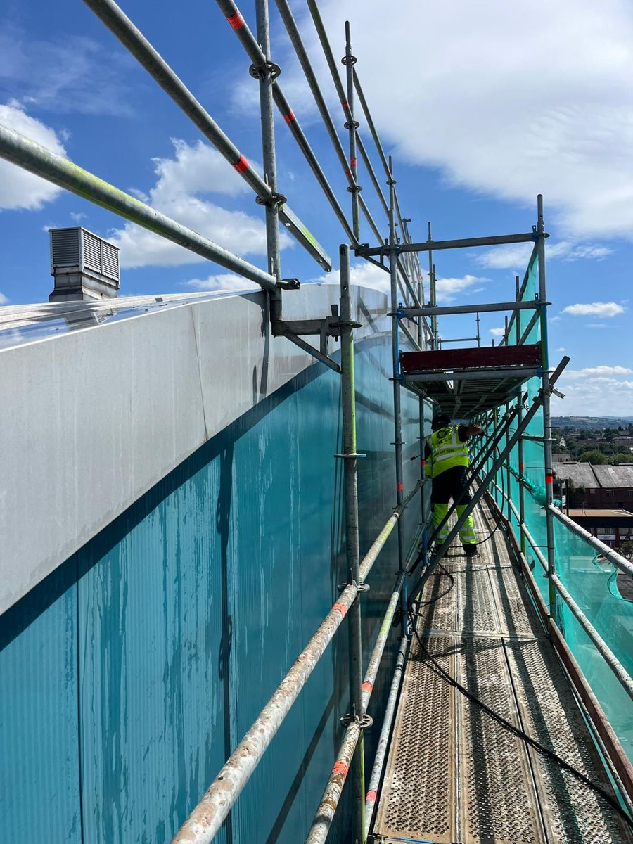 paintspraying's tweet photo. Our sizeable residential project in Ashton Under Lyne is making significant progress 💥 

#waterproofing #liquidcoatings #claddingcoatings #claddingspraying #roofrefurbishment #liquidsystem #ACS #paintspraying #BuildingRestoration #WindowRestoration #CladdingRepair https://t.co/hZzzIg920G
