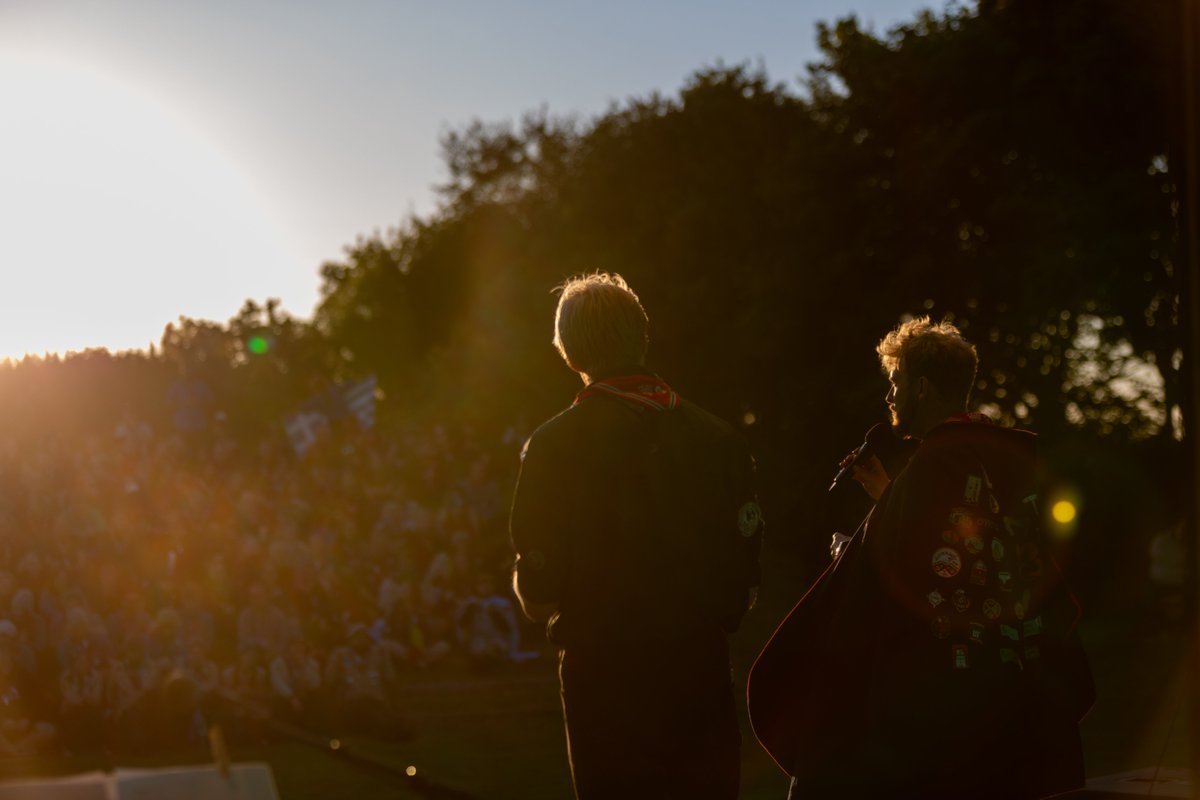 ScoutingEurope's tweet photo. What an incredible evening! Over 1,000 volunteers gathered for the IST opening ceremony at #Roverway2024, all set against a stunning golden sunset. The photos say it all!
#NorthoftheOrdinary https://t.co/zUOaFSLTN6