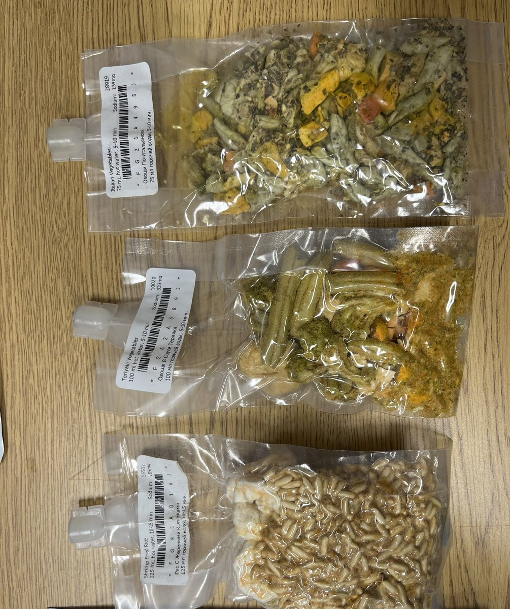 ✍️ 𝘊𝘩𝘳𝘰𝘯𝘪𝘲𝘶𝘦𝘴 𝘥'𝘢𝘴𝘵𝘳𝘰𝘯𝘢𝘶𝘵𝘦 - 𝘌𝘵 𝘣𝘰𝘯 𝘢𝘱𝘱é𝘵𝘪𝘵 𝘣𝘪𝘦𝘯 𝘴û𝘳  😊 🍲 [NL👇]

🍛 L’alimentation à bord de l’ISS est un sujet important ! D’une part pour rester en bonne santé lors des missions de longue durée qui restent, on l’oublie parfois, une