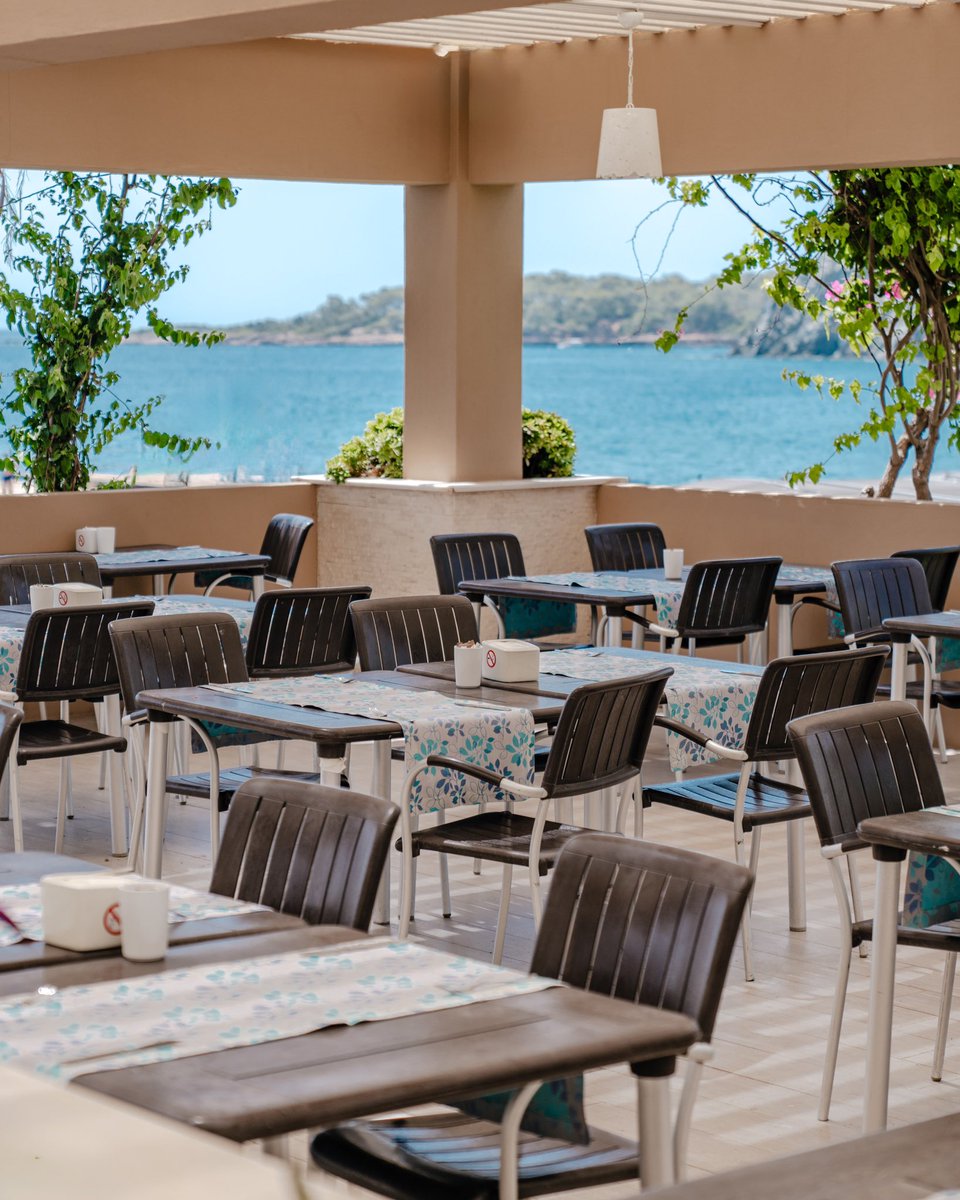 KilikyaHotels's tweet image. It's time for a snack accompanied by great flavours against the fascinating view of the Mediterranean.

Akdeniz'in büyüleyici manzarasına karşı harika lezzetlerin eşlik edeceği atıştırma zamanı.
***
#TheEssenceofHarmony
#kilikyaresort
*
#snack #flavours #fascinating