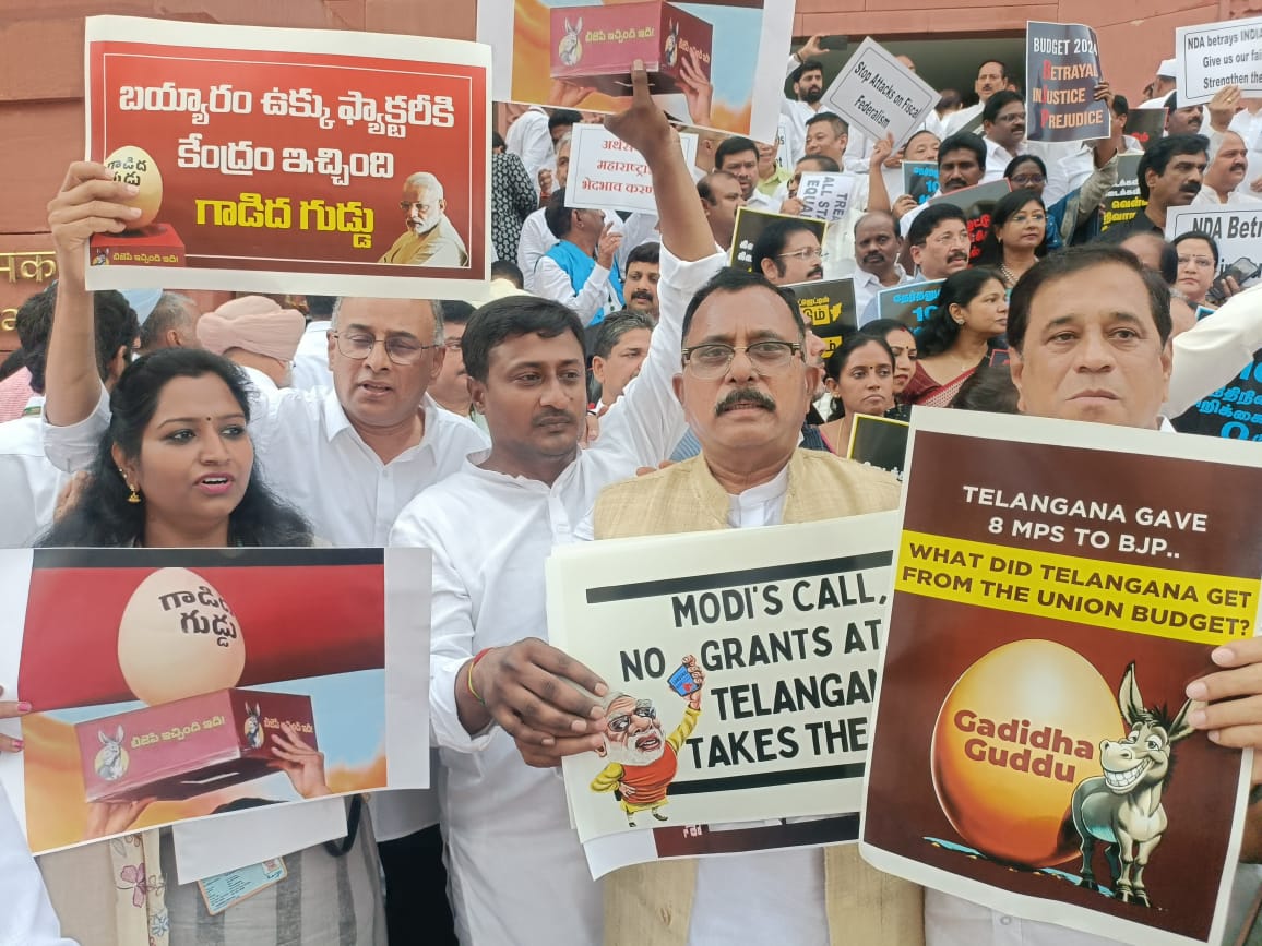 WardhannapetC's tweet photo. 8 మంది MP లను ఇస్తే మోదీ బీజేపీ ప్రభుత్వం తెలంగాణ కు గాడిద గుడ్డు ఇచ్చింది BJP MP లు రాజీనామా చెయ్యండి
#BandiSanjay
#KishanReddy
#darmapuriaravind
#raghunandanraomadhavaneni
#ModiPM https://t.co/kIIZzIxzeK