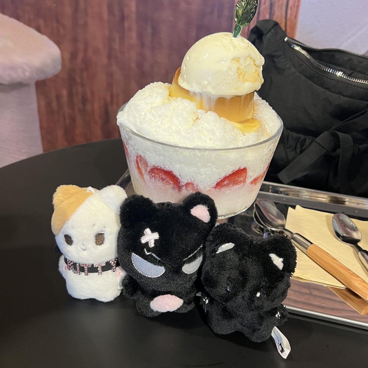 📍용산 아이파크몰
리틀푸딩숍 푸딩 와방 찐하고 와방 달고 쫀쫀함👍

#니코야_여기chill해