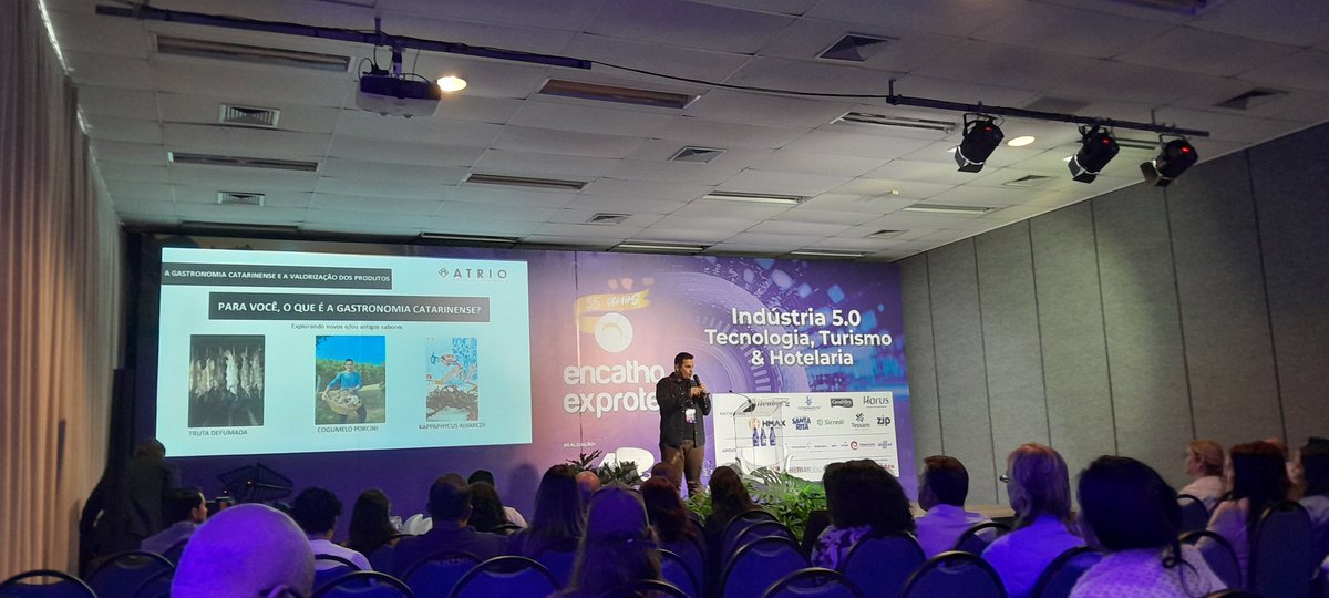 sortimentos's tweet photo. Encatho &amp; Exprotel 2024 : palestra do Chef Felipe Silva na manhã de quinta-feira (24/07) destacou a valorização dos produtos regionais na gastronomia catarinense.
Sugestões de pratos e produtos foram mostrados ao público.
Mais em https://t.co/AqajGApDHV e https://t.co/BGqFWhWwBZ https://t.co/0bC5ZQPOpi