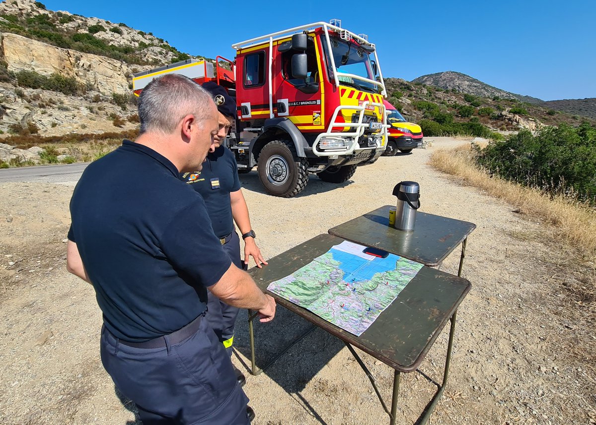 UIISC5CORTE's tweet image. Le @CDC_UIISC5 a rencontré nos camarades de l&apos;@Uiisc7 déployés en Haute-Corse en renfort des moyens du @sis_2b pour la lutte contre les feux de forêt.