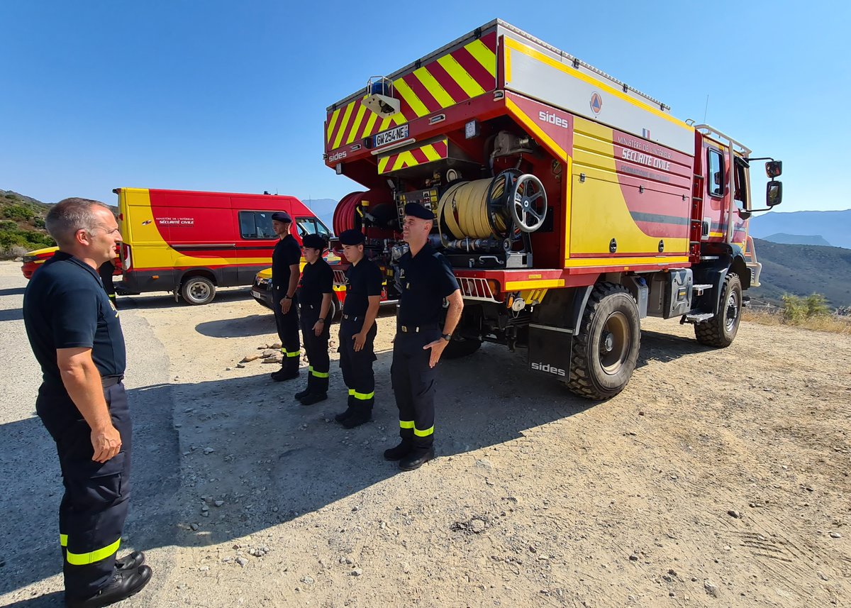 UIISC5CORTE's tweet image. Le @CDC_UIISC5 a rencontré nos camarades de l&apos;@Uiisc7 déployés en Haute-Corse en renfort des moyens du @sis_2b pour la lutte contre les feux de forêt.