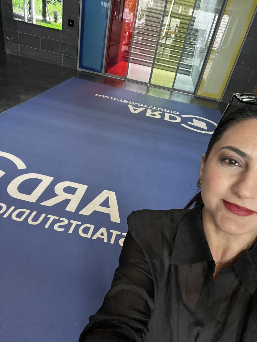 Nalan Sipar (@nalansipar) on Twitter photo Zwischen 15:00-16:00 Uhr spreche ich <a href="/WDR/">WDR</a> #cosmo über mein neues Format: Deutschlabds erster migrantischer Polit-Talk 😍
Hier zum Mithören: www1.wdr.de/radio/player/r…
Vielen Dank für die Unterstützung des Formats <a href="/PT_Deutschland/">ProjectTogether</a> 💐 <a href="/vonderwippel/">Philipp von der Wippel</a> <a href="/HenrikeSch/">Henrike Schlottmann</a> Zwischen 15:00-16:00 Uhr spreche ich <a href="/WDR/">WDR</a> #cosmo über mein neues Format: Deutschlabds erster migrantischer Polit-Talk 😍
Hier zum Mithören: www1.wdr.de/radio/player/r…
Vielen Dank für die Unterstützung des Formats <a href="/PT_Deutschland/">ProjectTogether</a> 💐 <a href="/vonderwippel/">Philipp von der Wippel</a> <a href="/HenrikeSch/">Henrike Schlottmann</a>