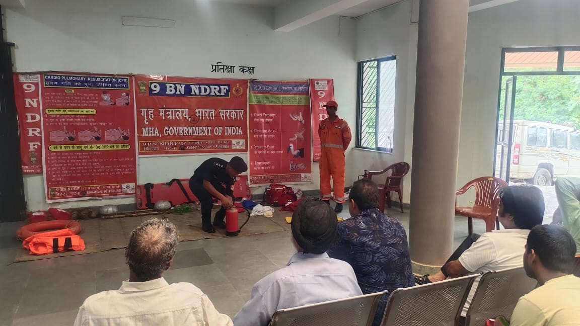 09NDRF's tweet photo. Community #Awareness Programme was conducted at Block #Argora, Distt- #Ranchi (JH)
CO and #Block Staffs have participated and got benefitted.
@BiharDMD
@NDRFHQ
@ndmaindia
@DC_Ranchi
@RanchiPIB
@ZeeBiharNews https://t.co/lGo4qkBSnn