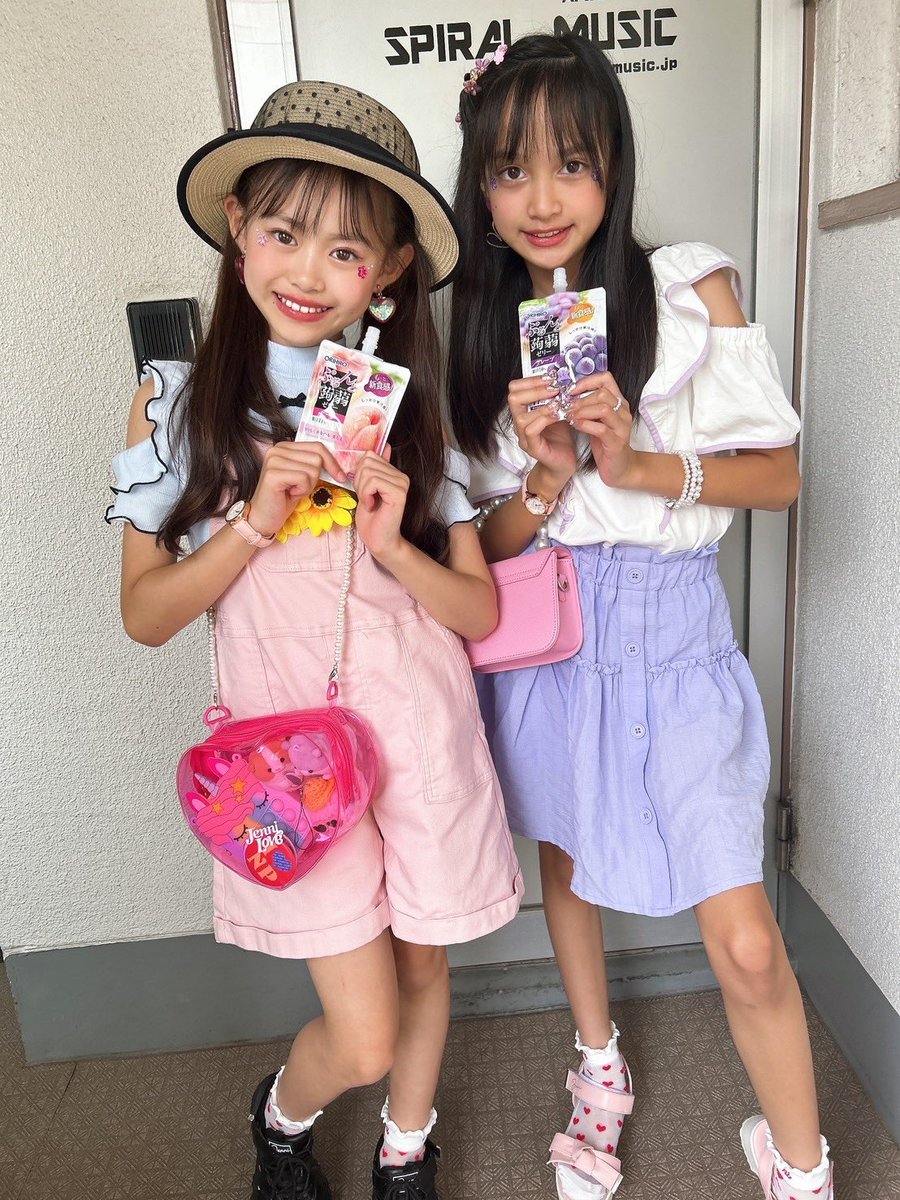 Anji_Angelique's tweet image. 元祖アンサリ💜🩷の2人がアイドルライブだけではなく､ニコ⭐️プチの撮影会でも見られて最高😇
さぁ〜ちゃんはとてもキュートでぇ、さぁ〜ちゃんのヘアスタイルは、いつも人目を引くものばかりィ〜で可愛いよ〜ん🍒🐹🎀

@nicopuchi_info #spiralmusic #ねこタイガー #kidsmodel