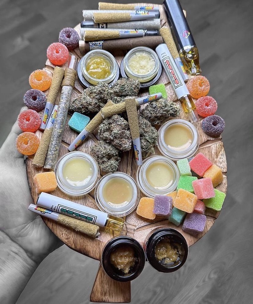 _StonersRUs_'s tweet photo. The charcuterie board I need! 😍🔥 https://t.co/3jxeoopncd