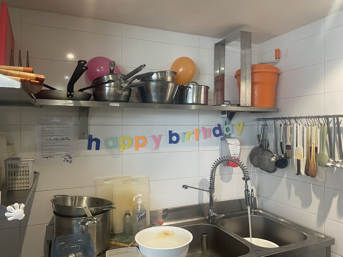BohuonHector's tweet photo. trop mimi ils ont décorer mon setup pour mon anniv !!!! https://t.co/A258rd8sDC