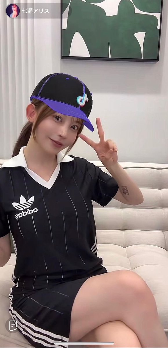 TikTokライブ来てくれた人ありがと🫶

明日は19時からインスタでにゃいりんちゃんとコラボ配信💗

待ってる🥰 https://t.co/oCNJY9xMgI