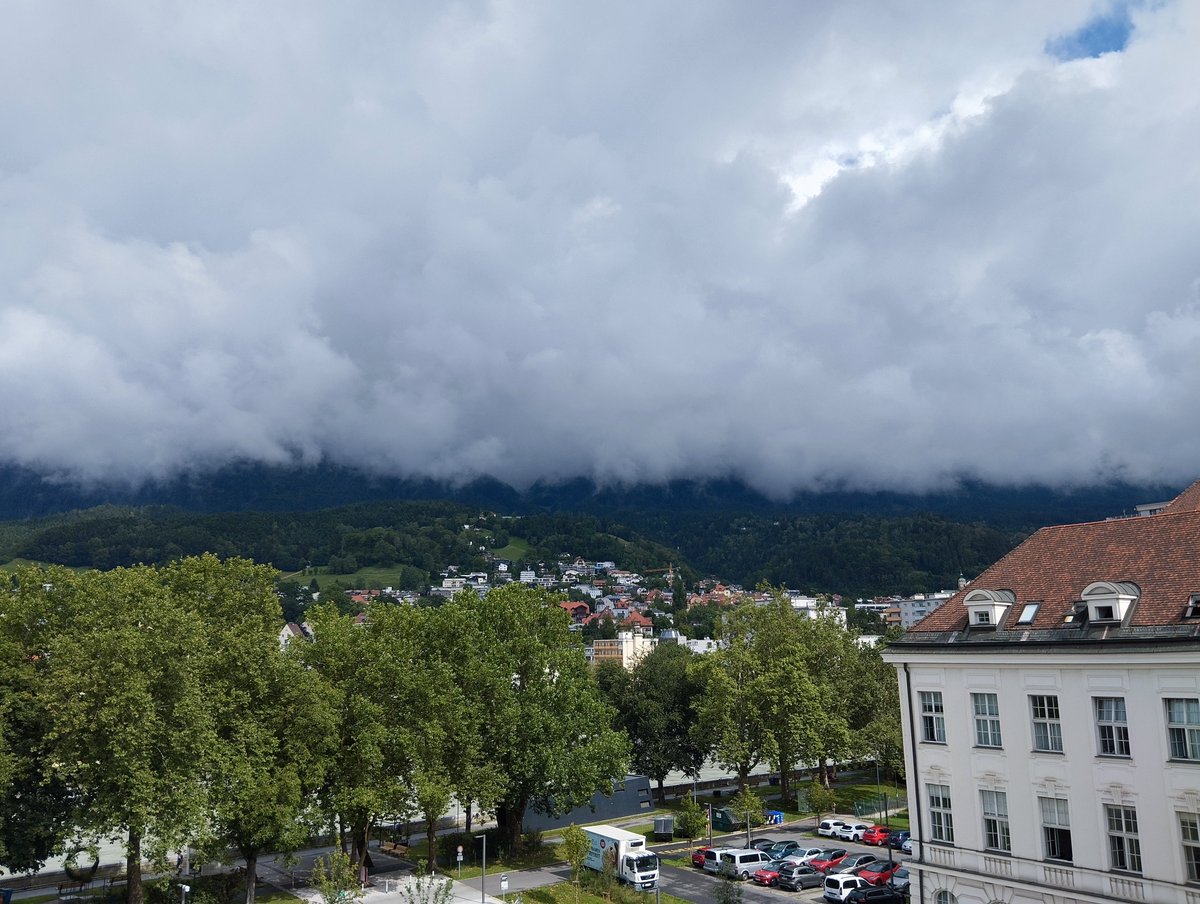 MariaRottler's tweet image. #LibraryWithAView #Bibliothekshimmel @ULBTirol