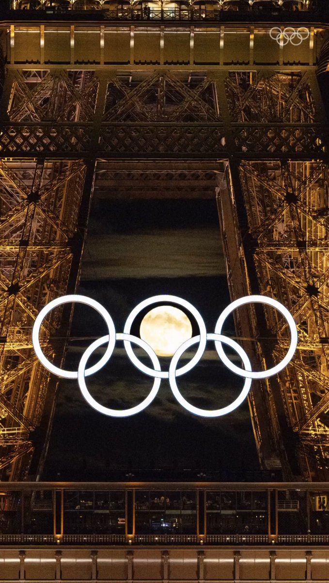 Hunter Schwarz (@hunterschwarz) on Twitter photo The moon appeared inside the Olympic rings on the Eiffel Tower, which is a violation of the Olympic brand guide π·: <a href="/Olympics/">The Olympic Games</a> The moon appeared inside the Olympic rings on the Eiffel Tower, which is a violation of the Olympic brand guide π·: <a href="/Olympics/">The Olympic Games</a>