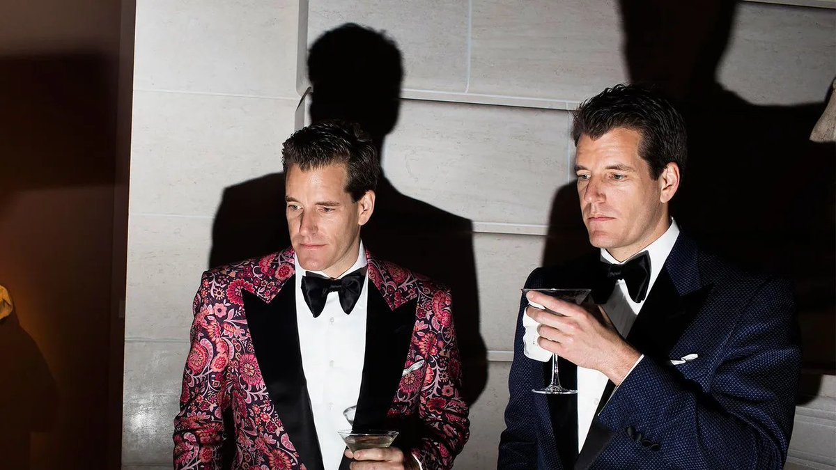 ValeriA_Tech's tweet image. 🎭💥 ¡La salvaje historia de los gemelos Winklevoss! 💥🎭

Mark Zuckerberg les robó Facebook. Lo demandaron por $65 millones y ahora son cripto multimillonarios.

Aquí tienes 6 lecciones de su increíble historia 💡🚀