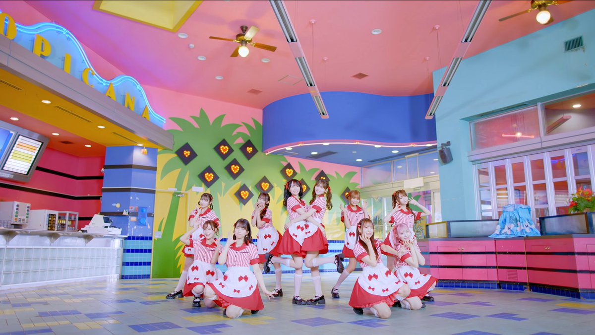 Kai8shira's tweet photo. =LOVEの新曲「仲直りシュークリーム」ロケ地は栃木県那須郡那須町・那須ハイランドパークの「レストラン トロピカーナ」と見られます。

#イコラブ
#仲直りシュークリーム
#絶対アイドル辞めないで https://t.co/8mAL7rqKjO
