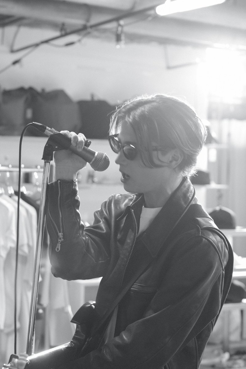 0kapa's tweet photo. LET ME KNOW『100円キッス』
Official Music Video
@letmeknowjp 

https://t.co/wutfUbW0sQ

監督 : 石田清志郎
@zinbo_kiyoshi 

スチールを担当しました。

ぜひご覧下さい！

#letmeknowjp #100円キッス https://t.co/13veVb2loi