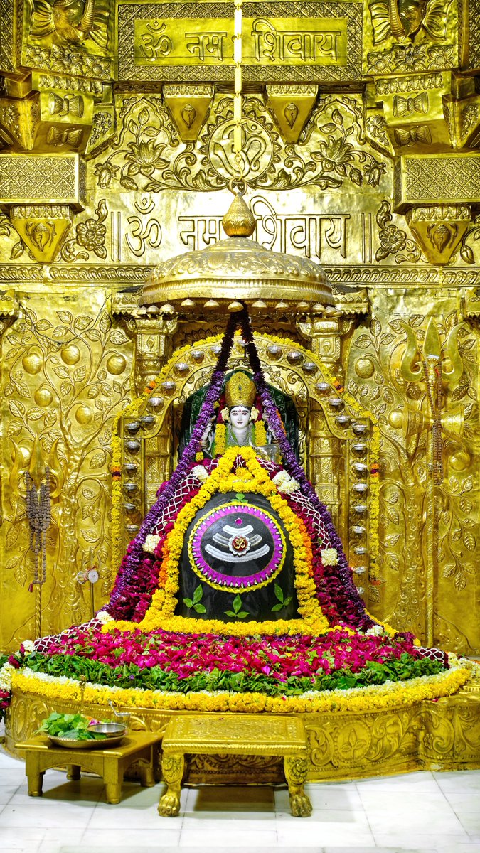 Somnath_Temple's tweet photo. श्री सोमनाथ महादेव मंदिर,
प्रथम ज्योतिर्लिंग - गुजरात (सौराष्ट्र)
दिनांकः 24 जुलाई 2024, आषाढ कृष्ण तृतीया(संकष्ट चतुर्थी)
सायं श्रृंगार
07244063 https://t.co/HnwO9y3ZyH